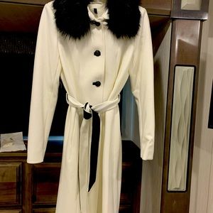 White House black market. Size medium tried on once never wore it, too big…